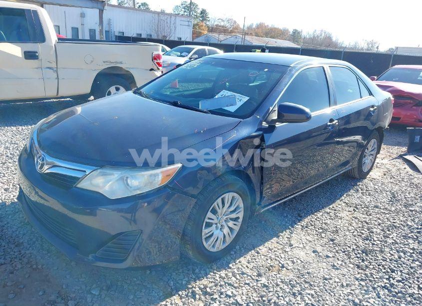 Photo 2 of 2014 Toyota Camry LE (VIN 4T1BF1FK8EU818075)