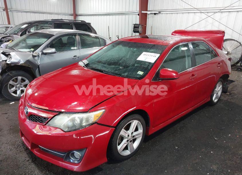 Photo 2 of 2014 Toyota Camry SE (VIN 4T1BF1FK8EU821302)