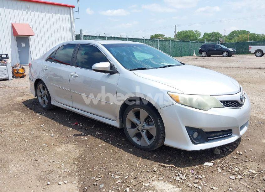 2014 Toyota Camry SE SPORT (VIN 4T1BF1FK8EU822272) main photo