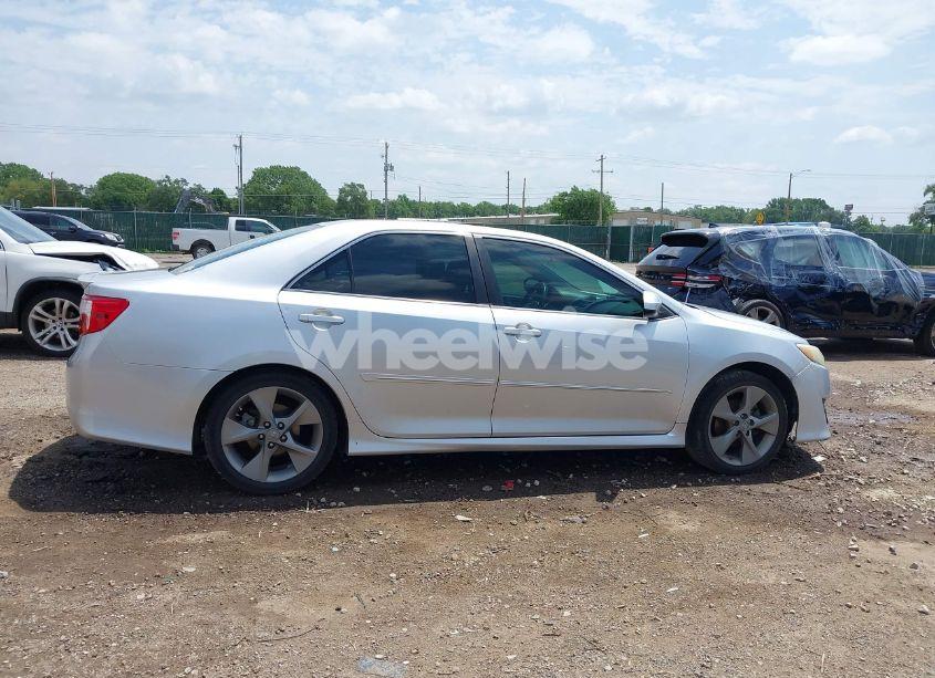 Photo 13 of 2014 Toyota Camry SE SPORT (VIN 4T1BF1FK8EU822272)