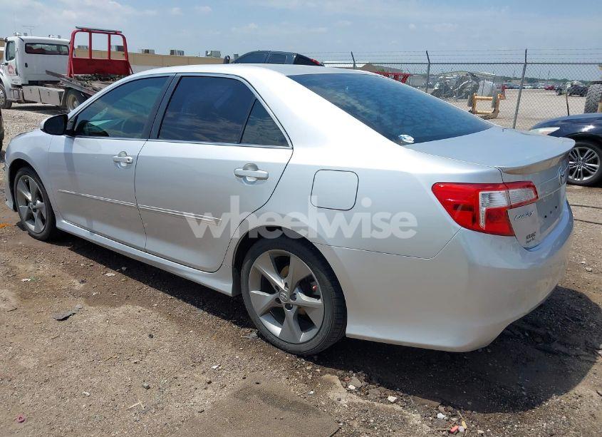Photo 3 of 2014 Toyota Camry SE SPORT (VIN 4T1BF1FK8EU822272)