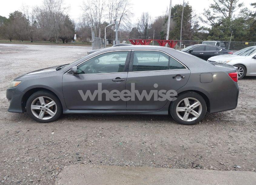 Photo 14 of 2014 Toyota Camry SE (VIN 4T1BF1FK8EU825608)