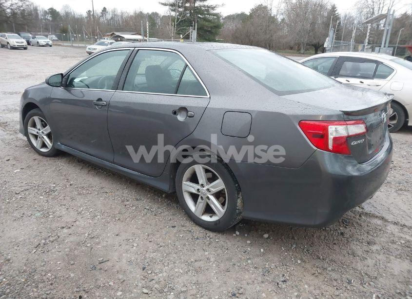 Photo 3 of 2014 Toyota Camry SE (VIN 4T1BF1FK8EU825608)