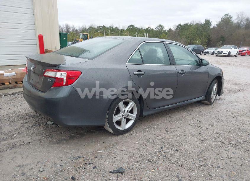 Photo 4 of 2014 Toyota Camry SE (VIN 4T1BF1FK8EU825608)