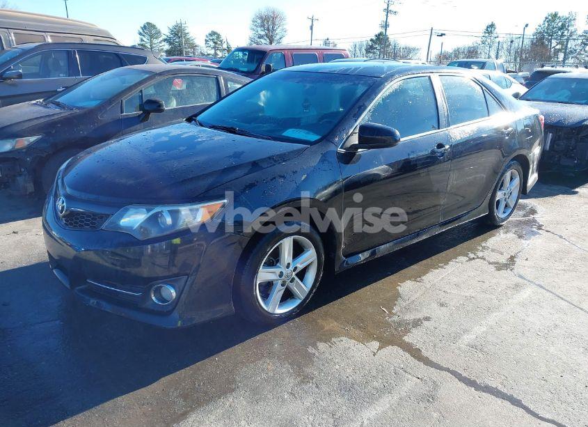Photo 2 of 2014 Toyota Camry SE (VIN 4T1BF1FK8EU834924)