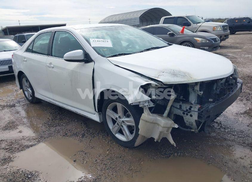 2014 Toyota Camry SE (VIN 4T1BF1FK8EU839671) main photo