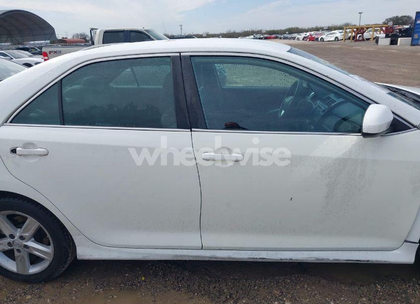 Photo 13 of 2014 Toyota Camry SE (VIN 4T1BF1FK8EU839671)