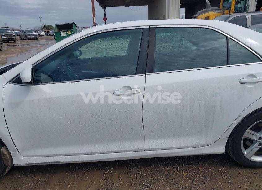 Photo 14 of 2014 Toyota Camry SE (VIN 4T1BF1FK8EU839671)