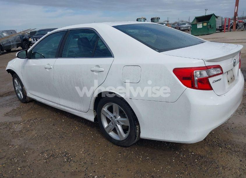 Photo 3 of 2014 Toyota Camry SE (VIN 4T1BF1FK8EU839671)