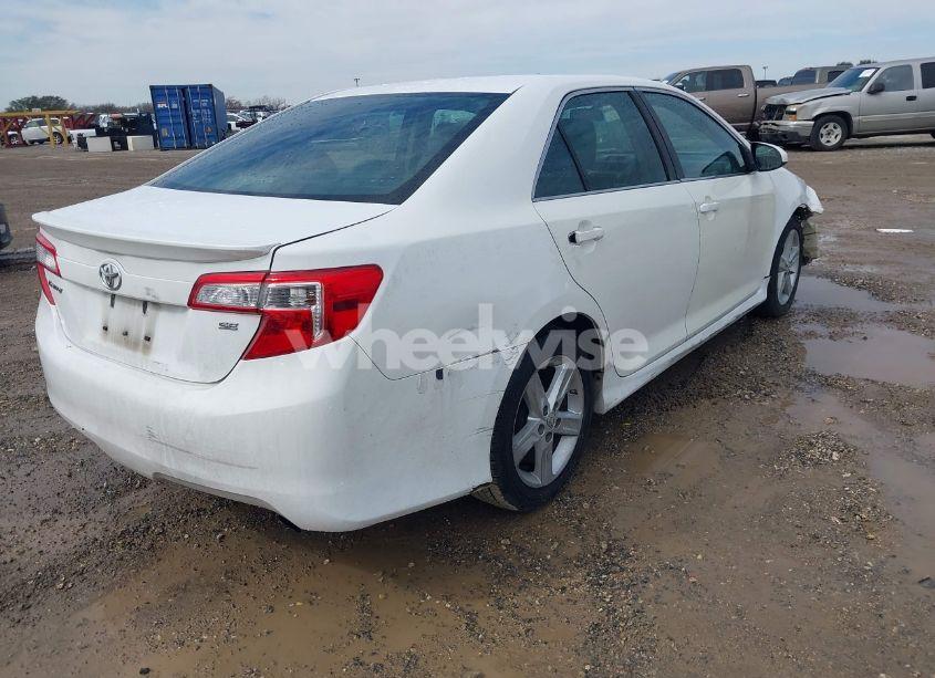 Photo 4 of 2014 Toyota Camry SE (VIN 4T1BF1FK8EU839671)