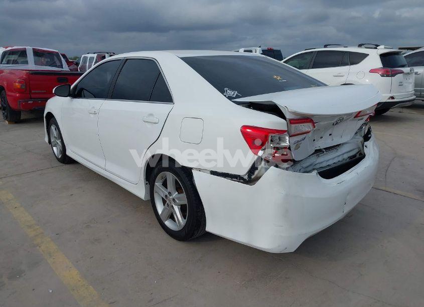 Photo 3 of 2014 Toyota Camry SE (VIN 4T1BF1FK8EU846278)