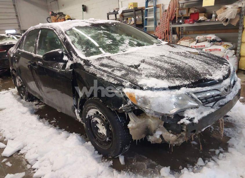 2014 Toyota Camry LE (VIN 4T1BF1FK8EU852744) main photo