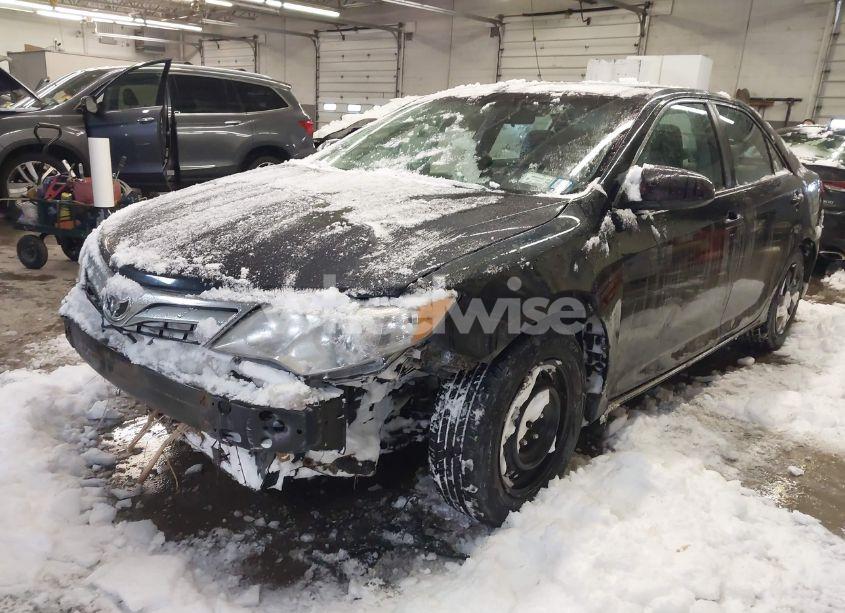 Photo 2 of 2014 Toyota Camry LE (VIN 4T1BF1FK8EU852744)