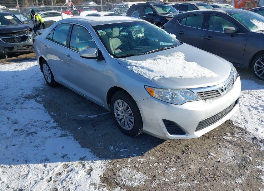 2014 Toyota Camry L (VIN 4T1BF1FK8EU860455) main photo