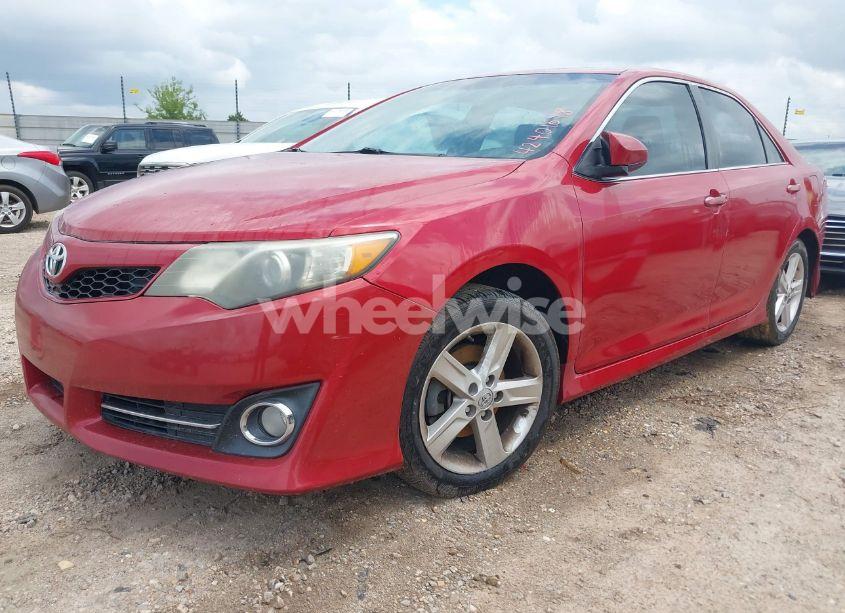 Photo 2 of 2014 Toyota Camry SE (VIN 4T1BF1FK8EU867924)