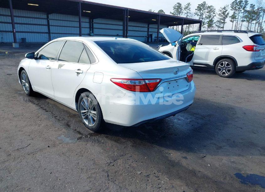 Photo 3 of 2015 Toyota Camry SE (VIN 4T1BF1FK8FU001030)
