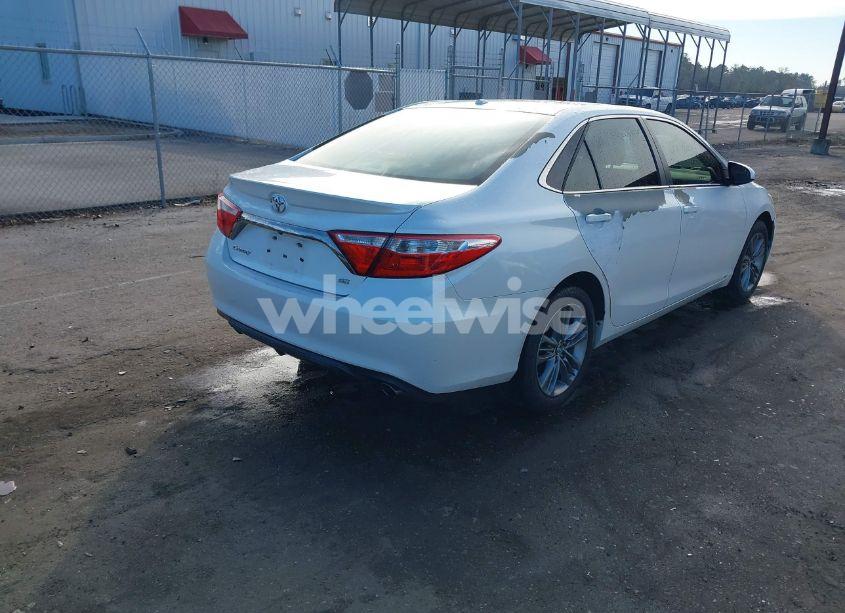 Photo 4 of 2015 Toyota Camry SE (VIN 4T1BF1FK8FU001030)