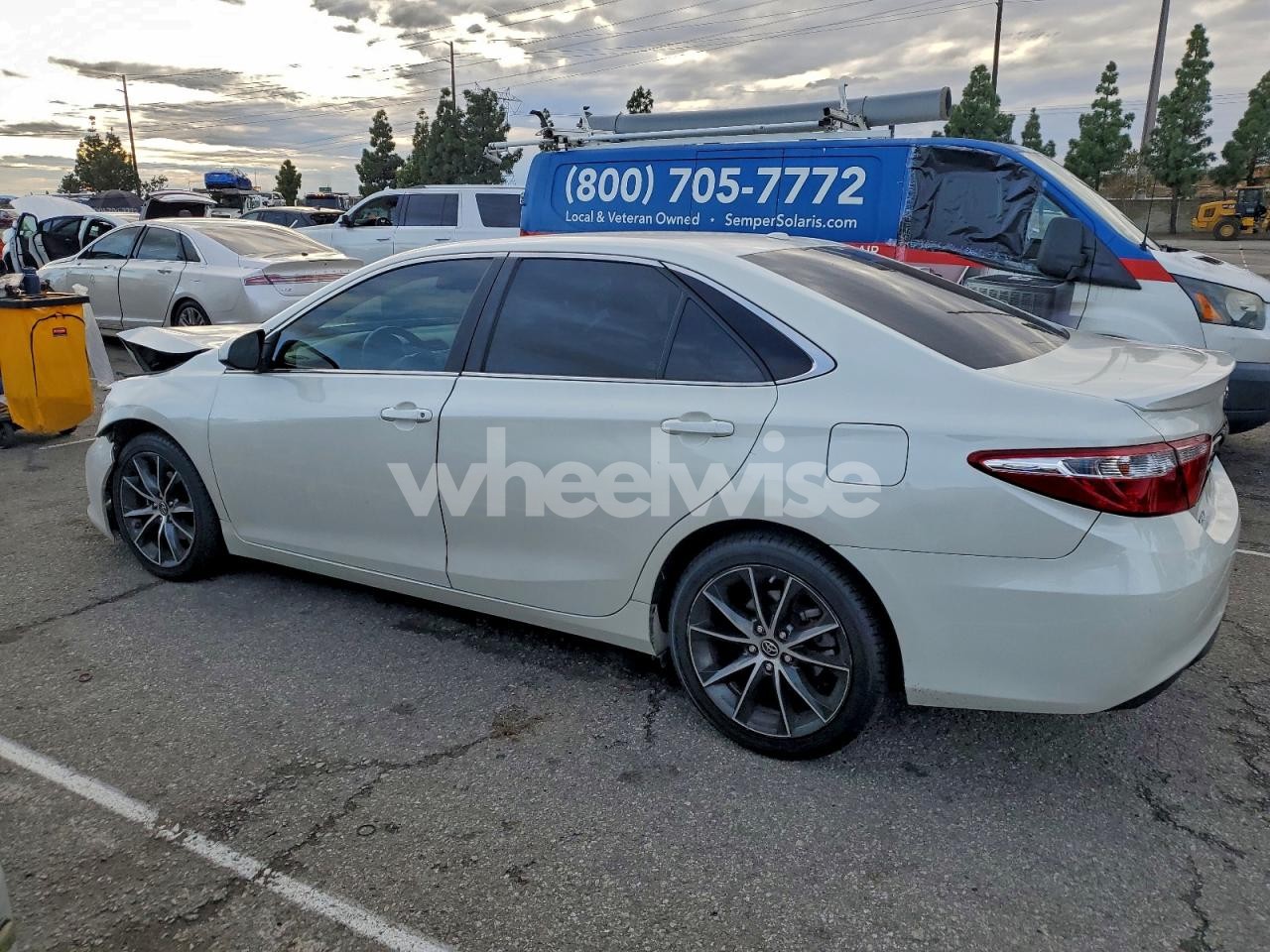 Photo 2 of 2015 TOYOTA CAMRY LE (VIN 4T1BF1FK8FU025795)