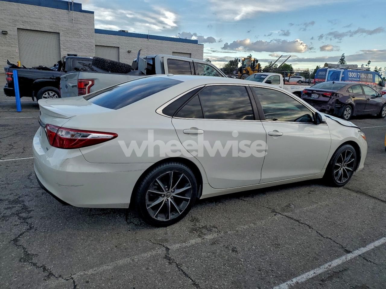Photo 3 of 2015 TOYOTA CAMRY LE (VIN 4T1BF1FK8FU025795)