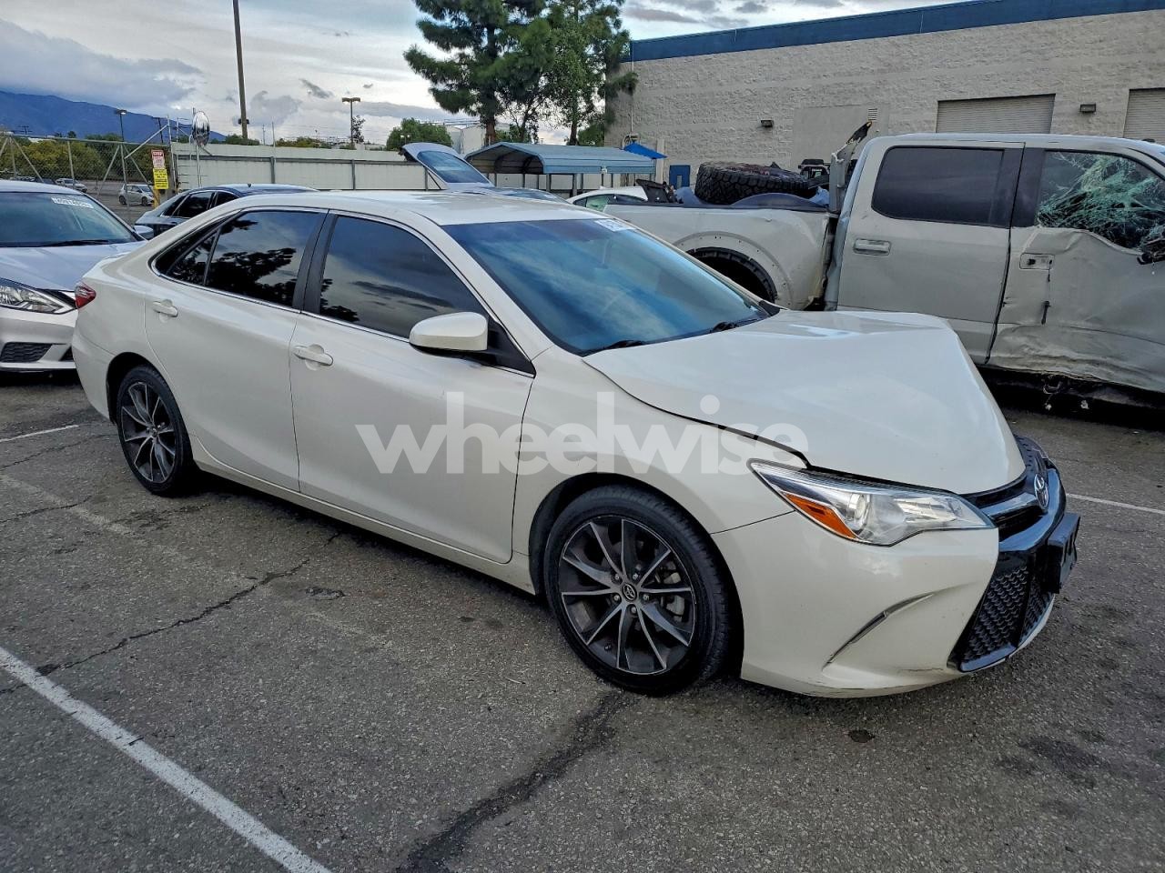 Photo 4 of 2015 TOYOTA CAMRY LE (VIN 4T1BF1FK8FU025795)