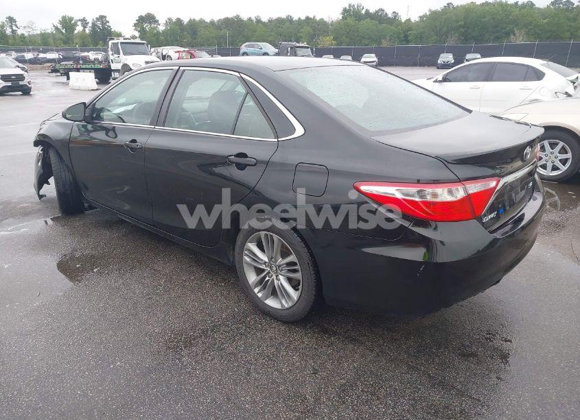 Photo 3 of 2015 Toyota Camry SE (VIN 4T1BF1FK8FU034187)
