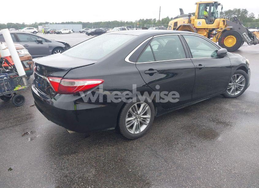 Photo 4 of 2015 Toyota Camry SE (VIN 4T1BF1FK8FU034187)