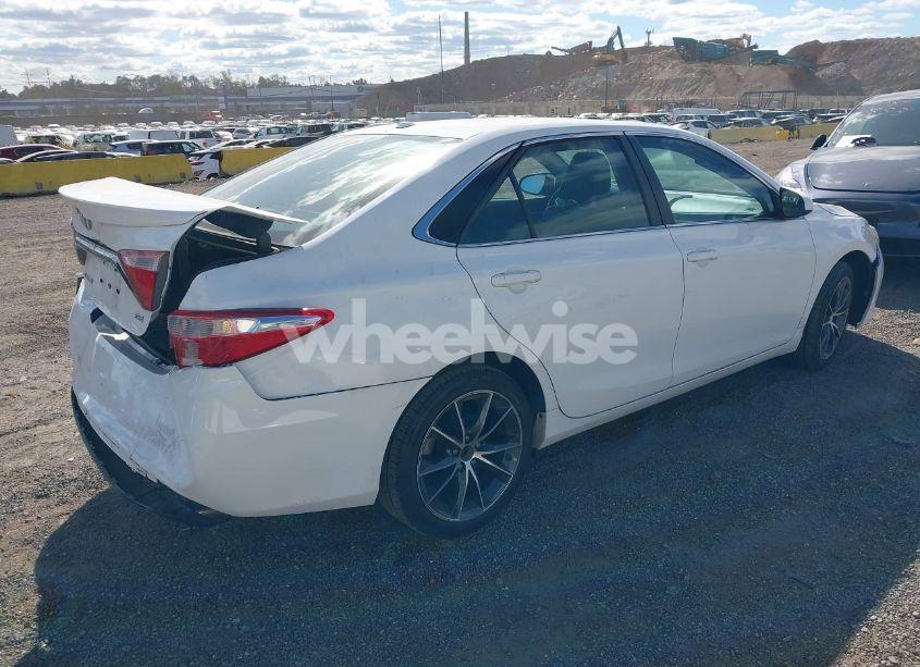 Photo 4 of 2015 Toyota Camry XSE (VIN 4T1BF1FK8FU040068)