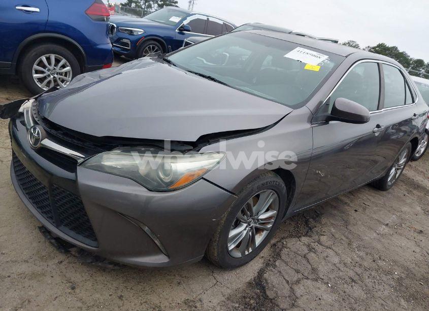 Photo 2 of 2015 Toyota Camry SE (VIN 4T1BF1FK8FU043648)