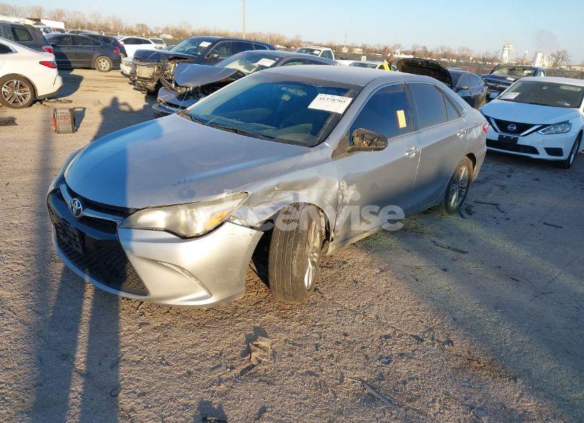 Photo 2 of 2015 Toyota Camry SE (VIN 4T1BF1FK8FU046257)