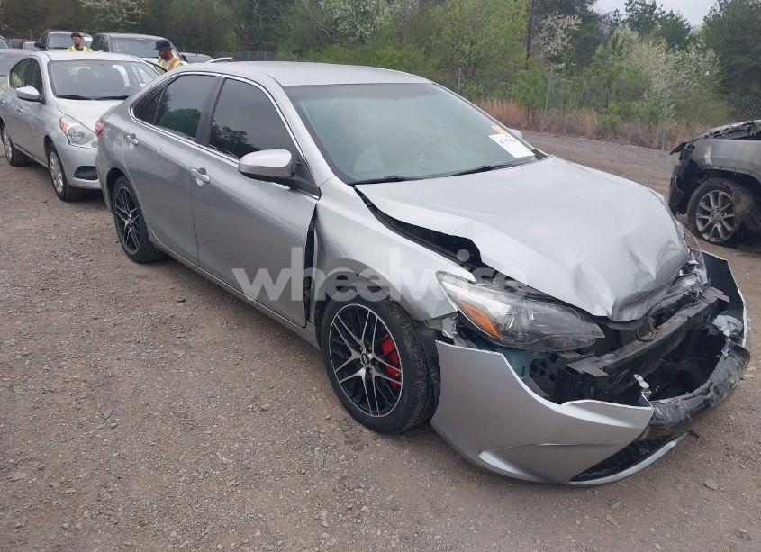 2015 Toyota Camry SE (VIN 4T1BF1FK8FU053323) main photo