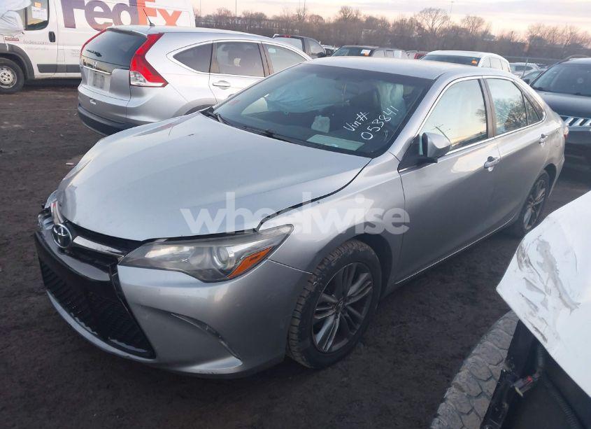 Photo 2 of 2015 Toyota Camry SE (VIN 4T1BF1FK8FU053841)