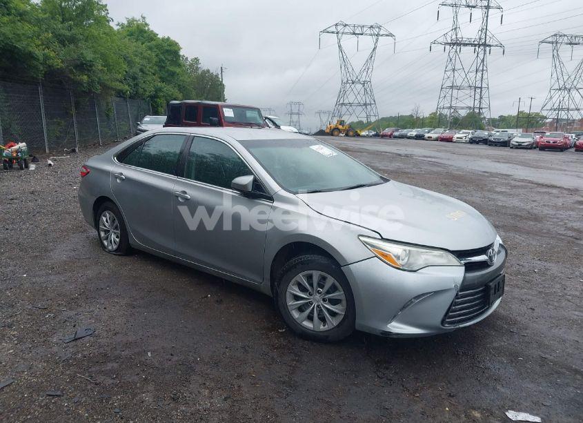 2015 Toyota Camry LE/SE/XLE/XSE (VIN 4T1BF1FK8FU082871) main photo