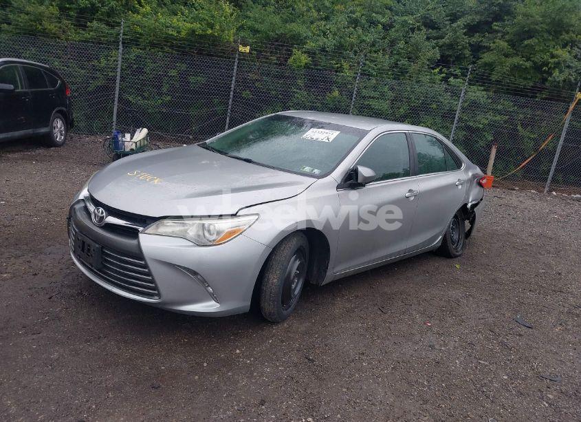 Photo 2 of 2015 Toyota Camry LE/SE/XLE/XSE (VIN 4T1BF1FK8FU082871)