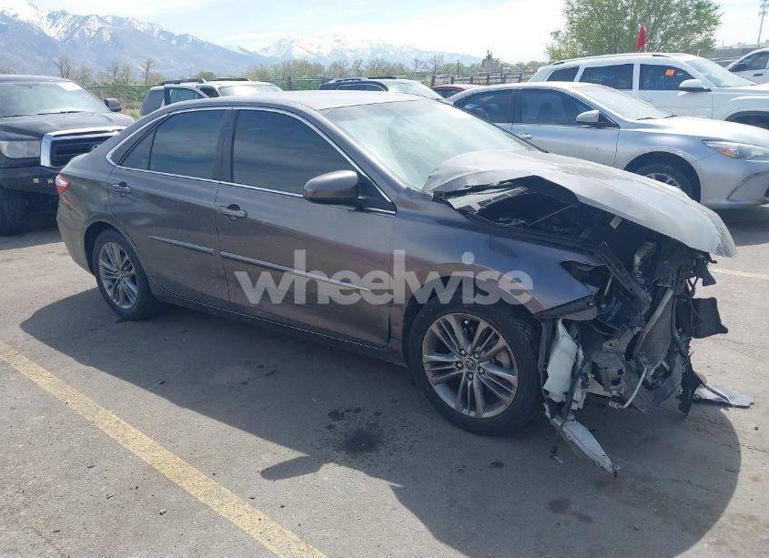 2015 Toyota Camry SE (VIN 4T1BF1FK8FU094258) main photo