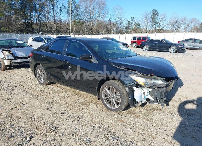 2015 Toyota Camry SE (VIN 4T1BF1FK8FU102259) main photo