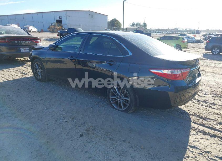 Photo 3 of 2015 Toyota Camry SE (VIN 4T1BF1FK8FU102259)