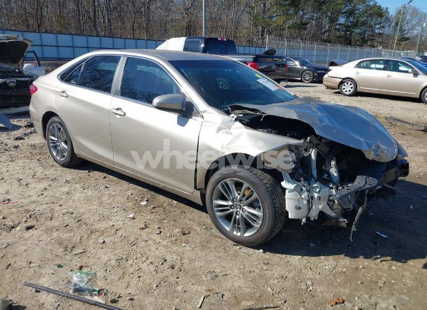 2015 Toyota Camry SE (VIN 4T1BF1FK8FU474555) main photo