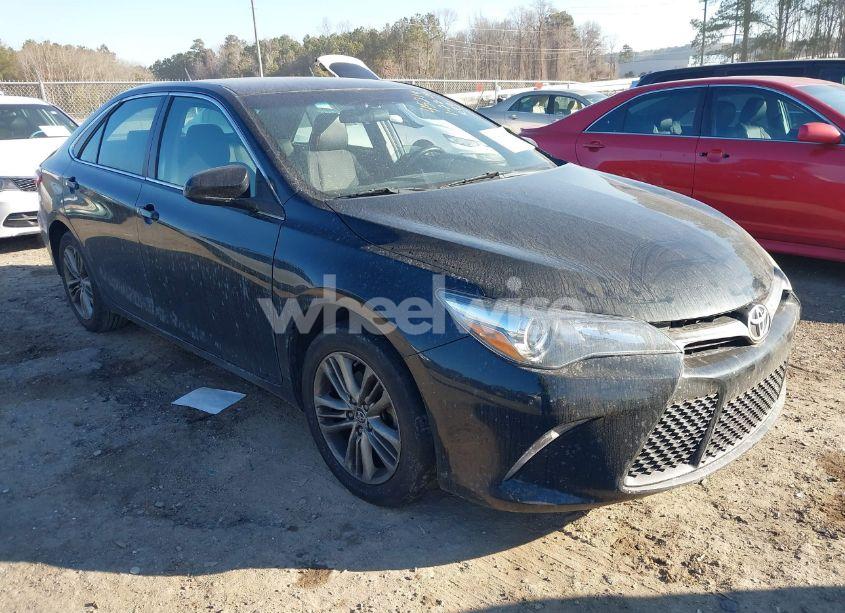 2015 Toyota Camry SE (VIN 4T1BF1FK8FU479920) main photo