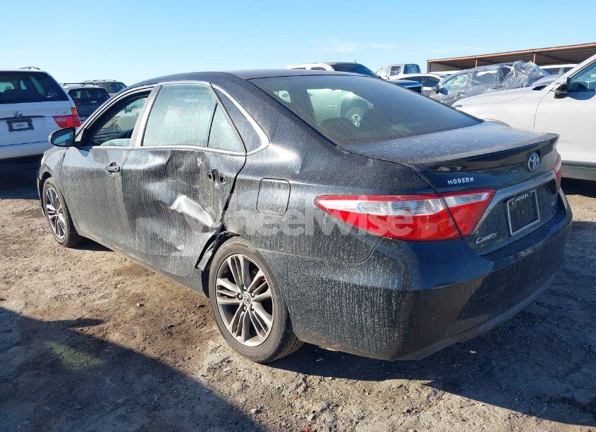 Photo 3 of 2015 Toyota Camry SE (VIN 4T1BF1FK8FU479920)