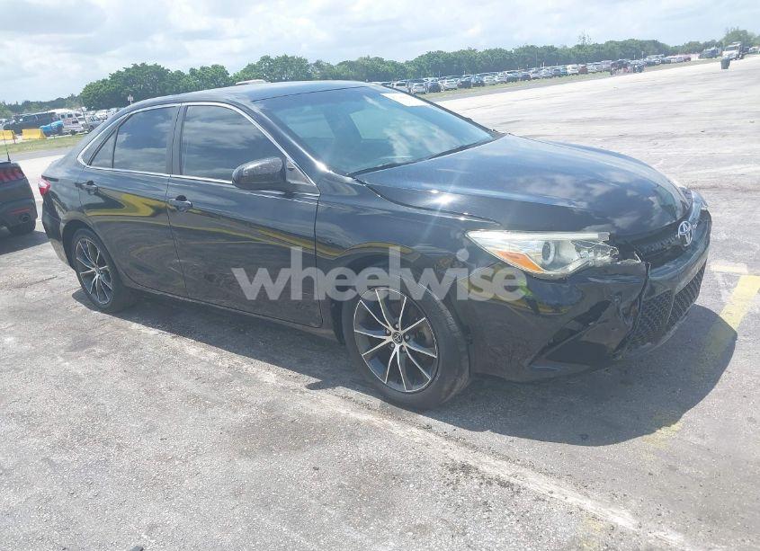 2015 Toyota Camry XSE (VIN 4T1BF1FK8FU484339) main photo