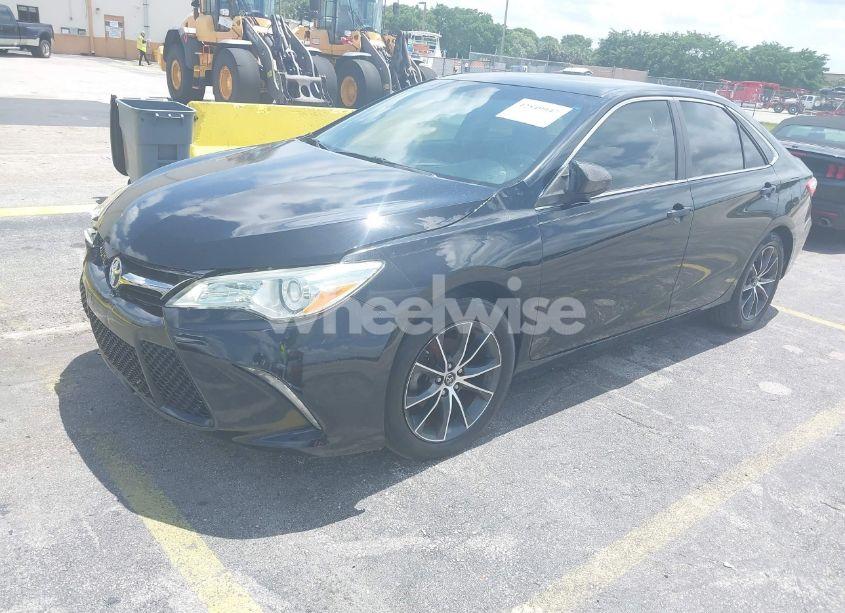Photo 2 of 2015 Toyota Camry XSE (VIN 4T1BF1FK8FU484339)