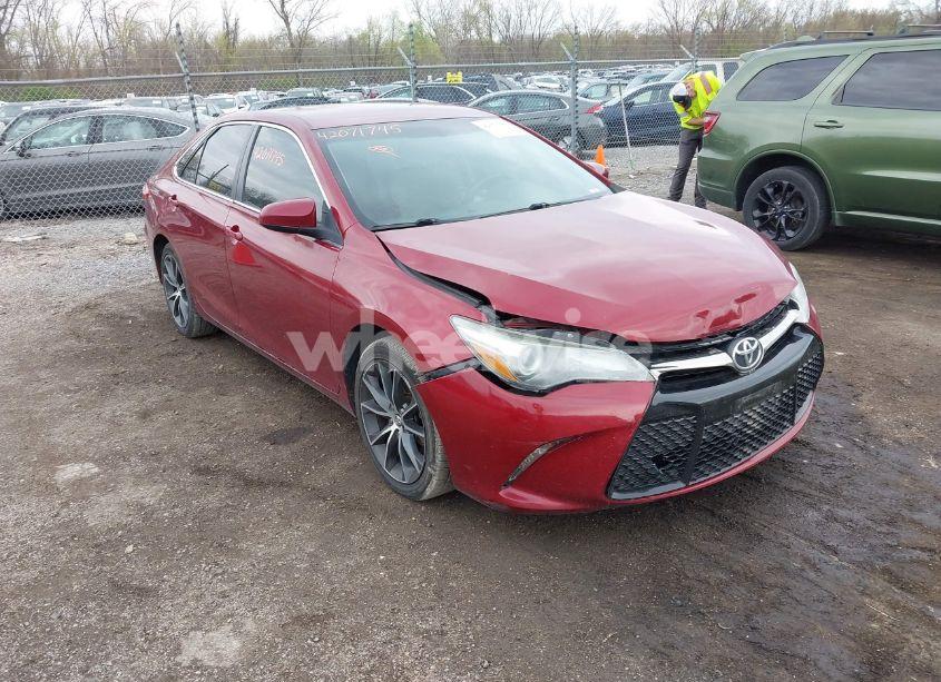 2015 Toyota Camry XSE (VIN 4T1BF1FK8FU884952) main photo