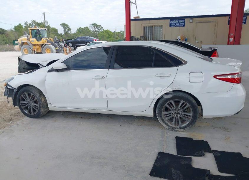 Photo 15 of 2015 Toyota Camry SE (VIN 4T1BF1FK8FU889634)