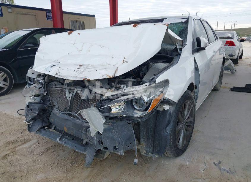 Photo 2 of 2015 Toyota Camry SE (VIN 4T1BF1FK8FU889634)