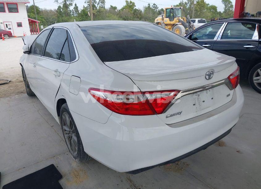 Photo 3 of 2015 Toyota Camry SE (VIN 4T1BF1FK8FU889634)