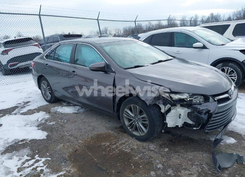 2015 Toyota Camry SE (VIN 4T1BF1FK8FU897216) main photo