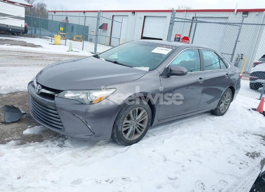 Photo 2 of 2015 Toyota Camry SE (VIN 4T1BF1FK8FU897216)