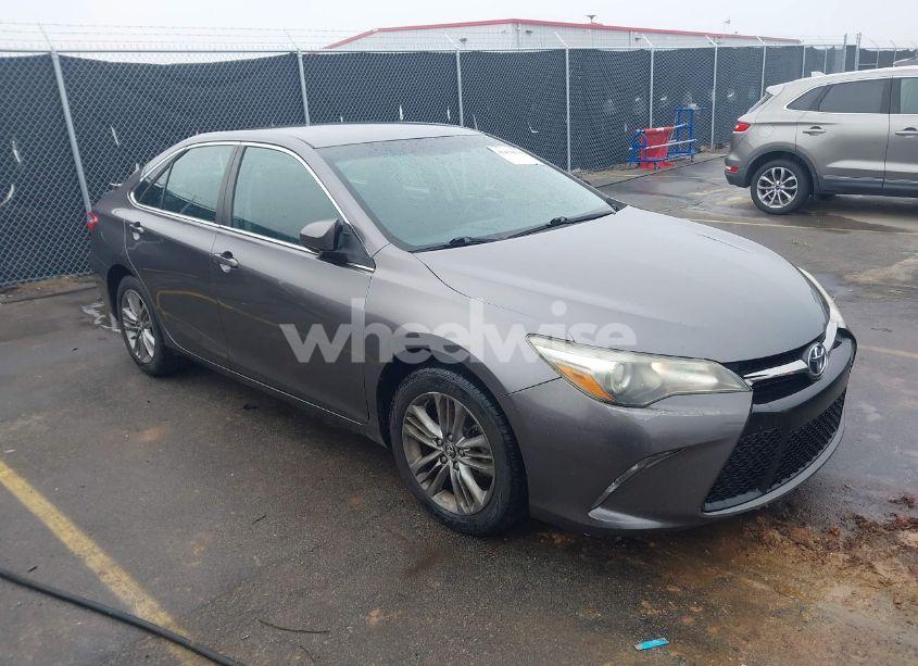 2015 Toyota Camry SE (VIN 4T1BF1FK8FU909381) main photo
