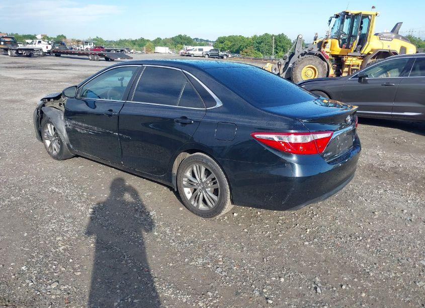 Photo 3 of 2015 Toyota Camry SE (VIN 4T1BF1FK8FU930442)
