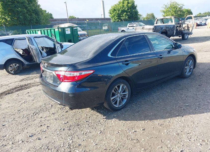 Photo 4 of 2015 Toyota Camry SE (VIN 4T1BF1FK8FU930442)